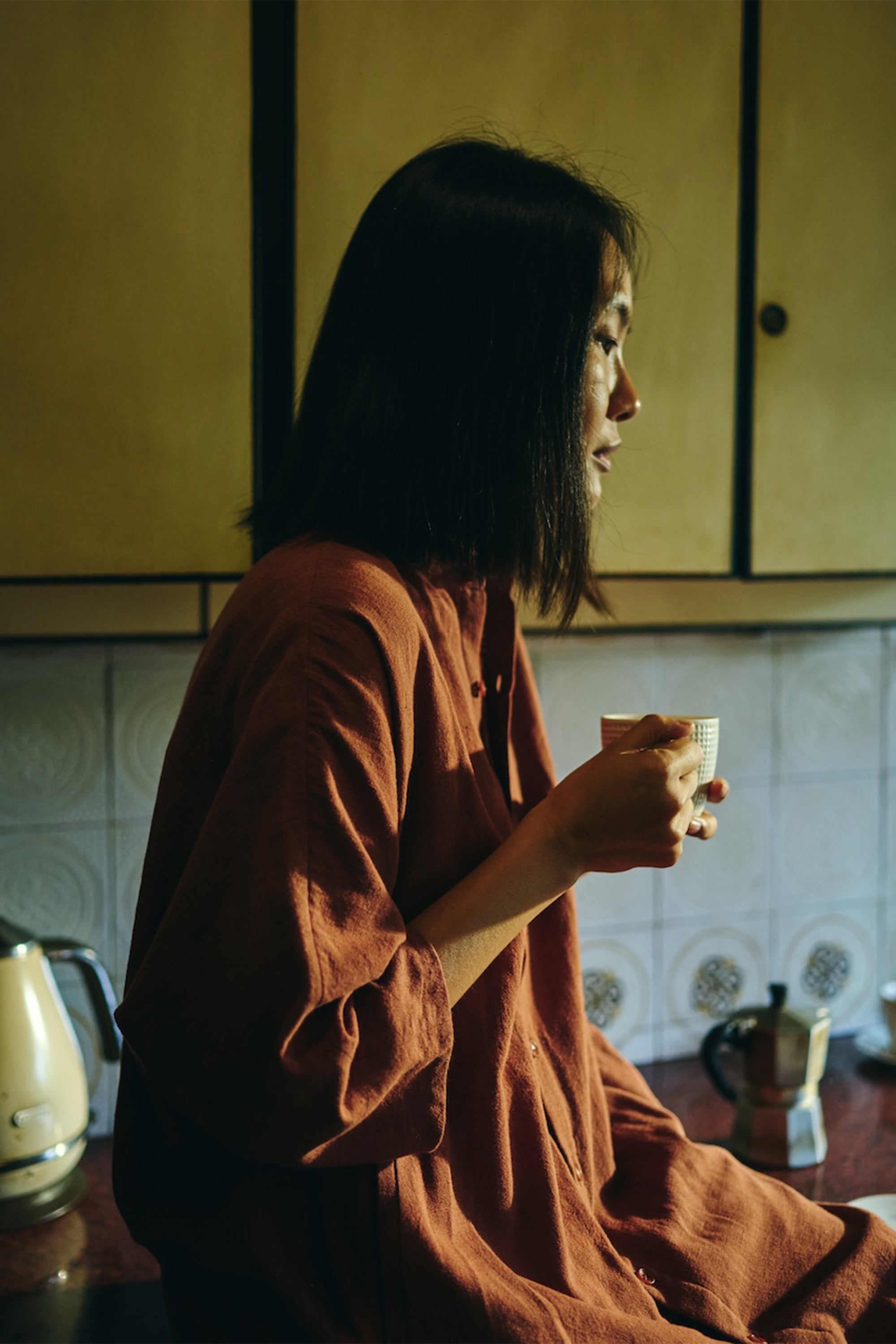 UNGENDERED COTTON SHIRT IN BRICK RED