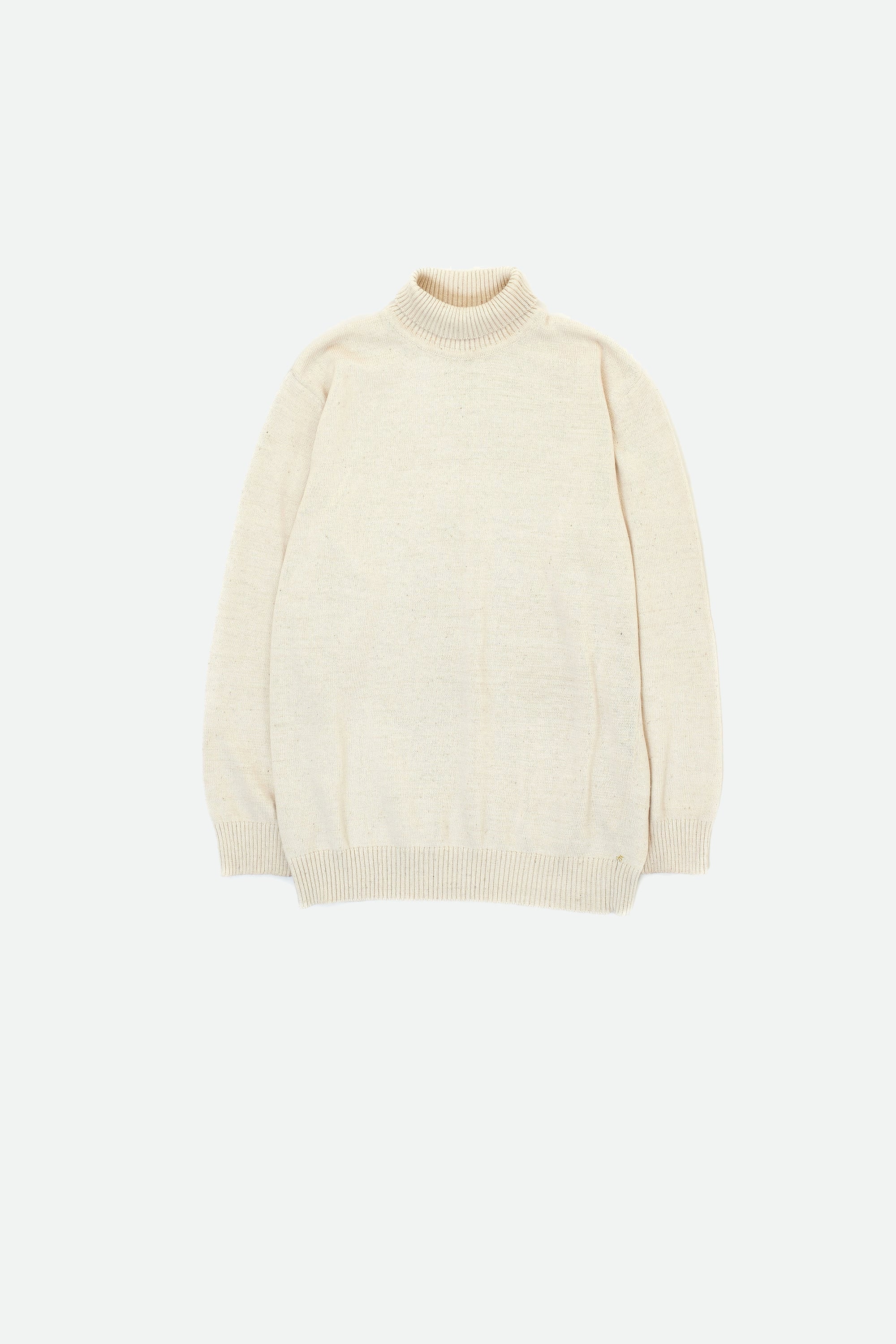 UNDYED TURTLENECK SWEATER