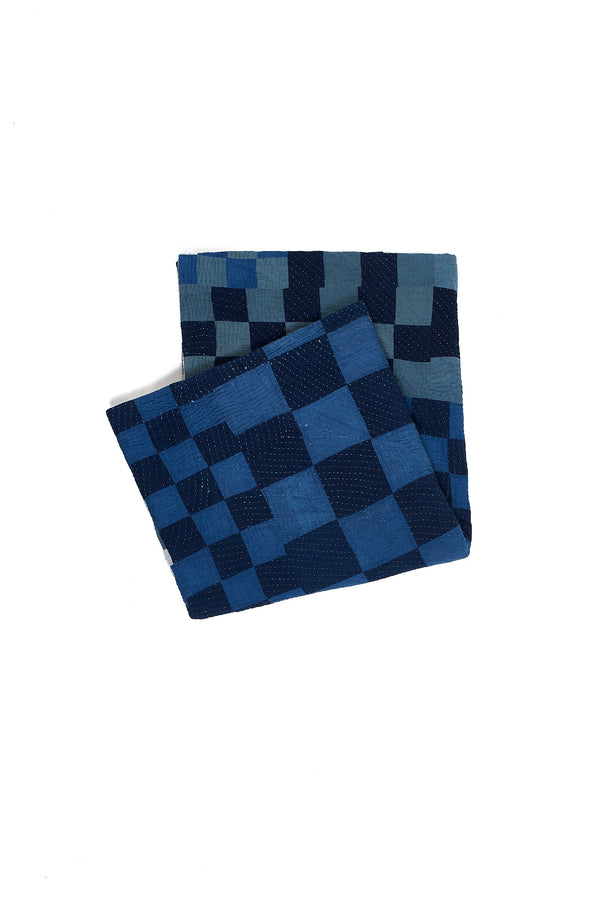 CHEQUERED PATCHWORK QUILT IN SHADES OF INDIGO