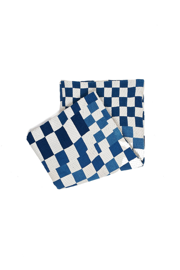 CHEQUERED PATCHWORK QUILT IN SHADES OF ECRU AND INDIGO