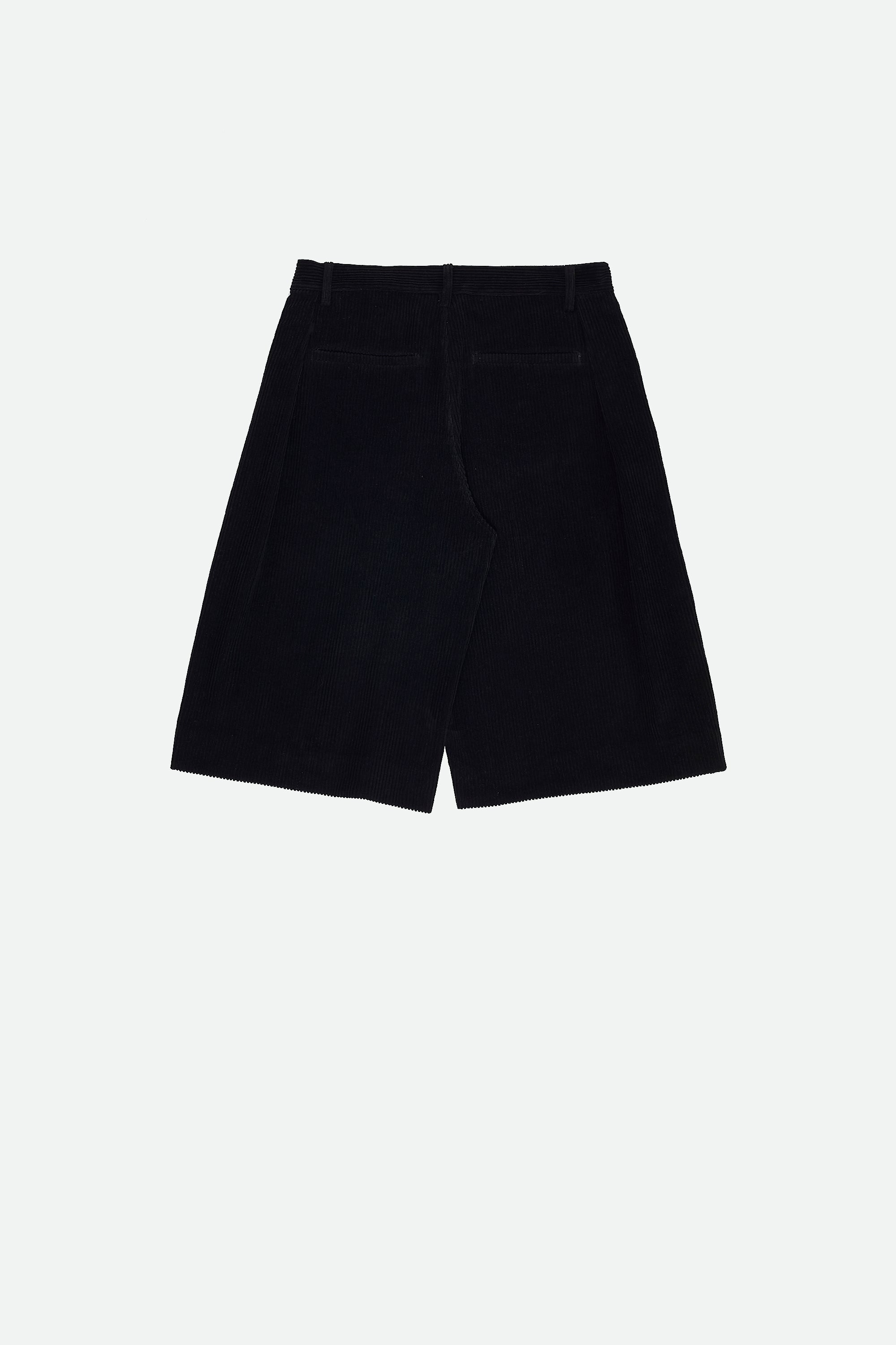 BLACK PLEATED CORDUROY SHORTS