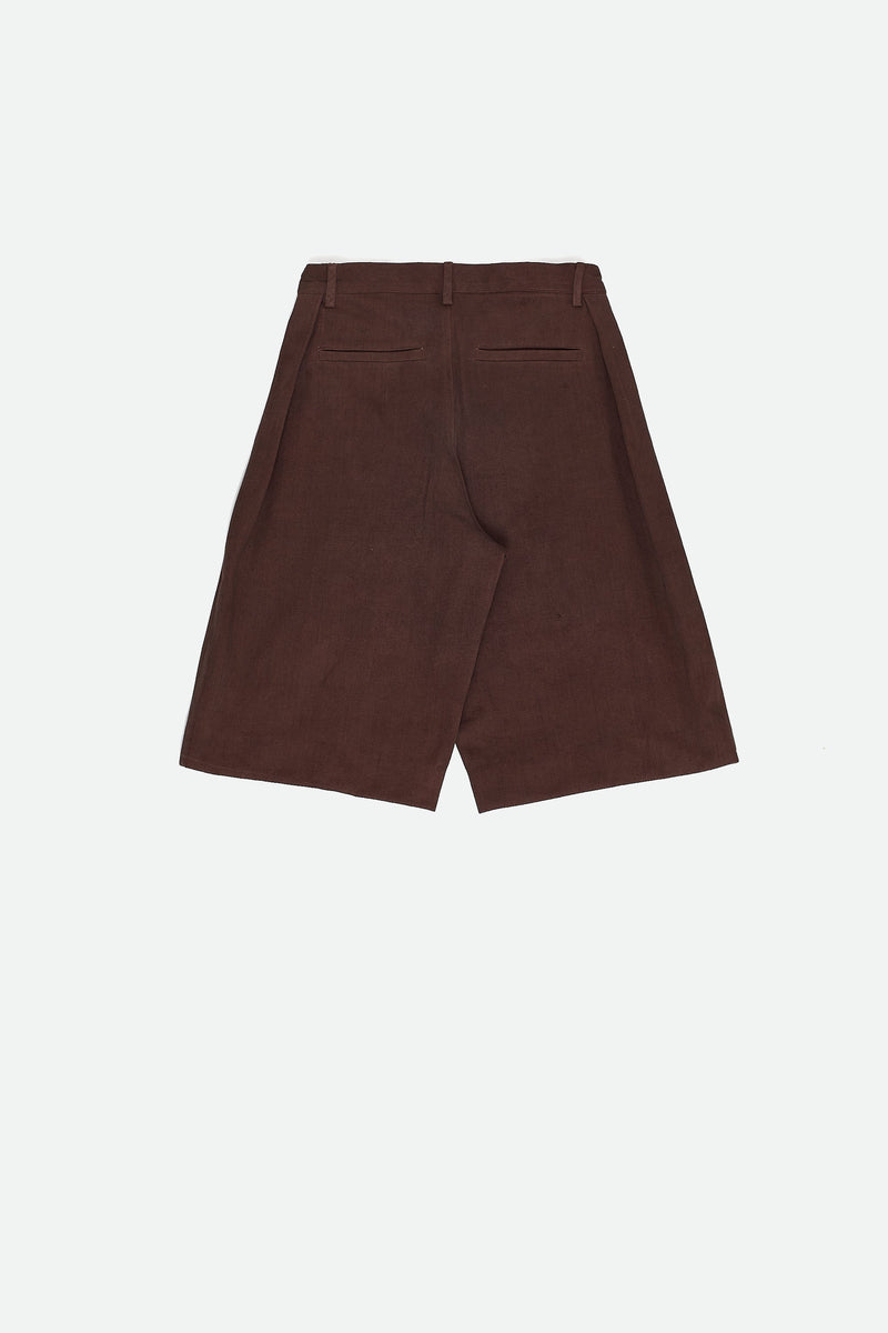 BURNT UMBER PLEATED DENIM SHORTS