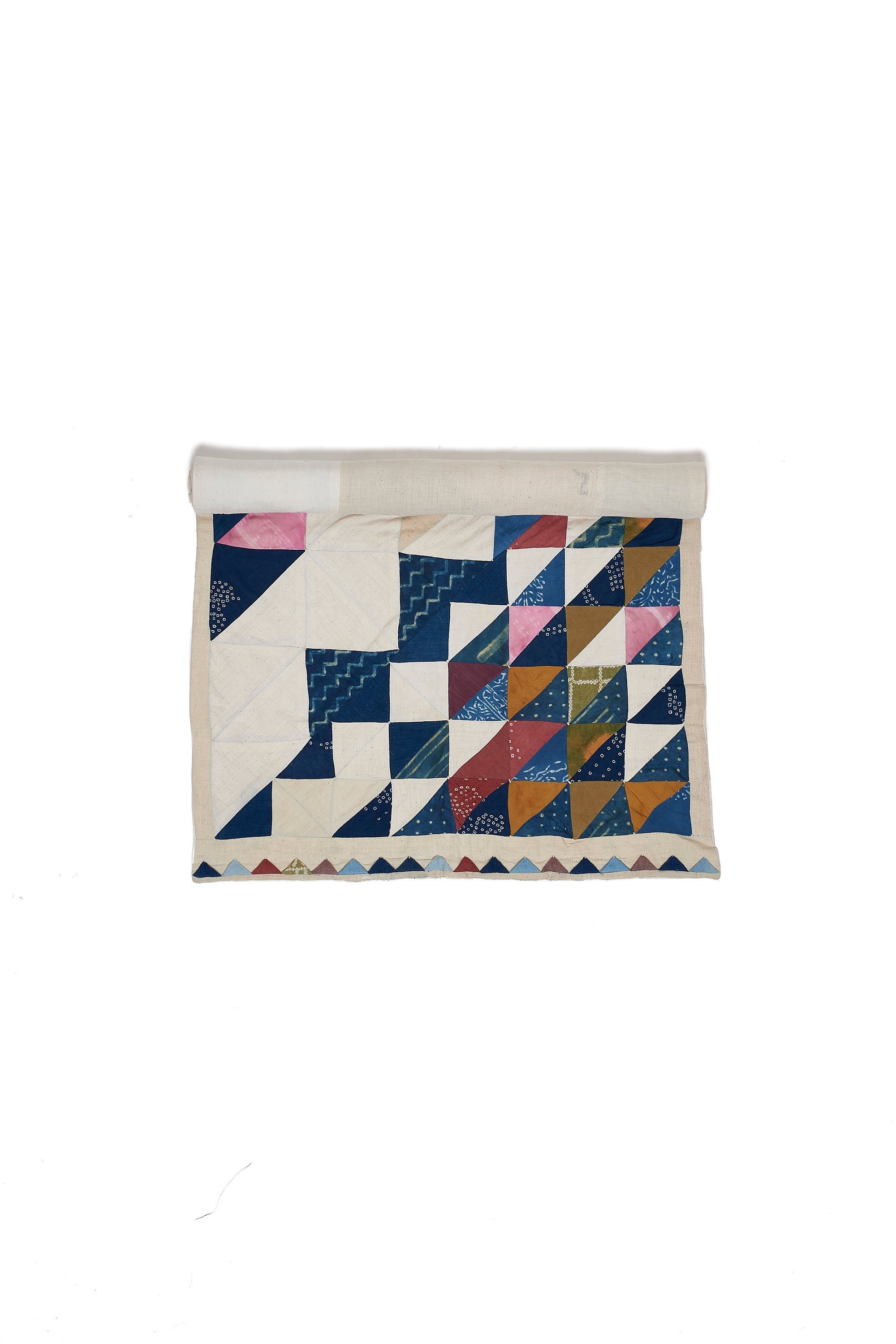 ANGULAR PATCHWORK PLACEMATS IN SHADES OF ECRU AND INDIGO