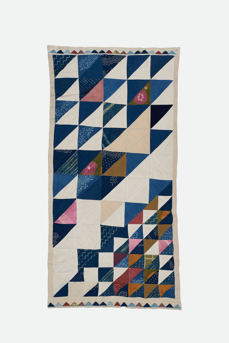 ANGULAR PATCHWORK PLACEMATS IN SHADES OF ECRU AND INDIGO