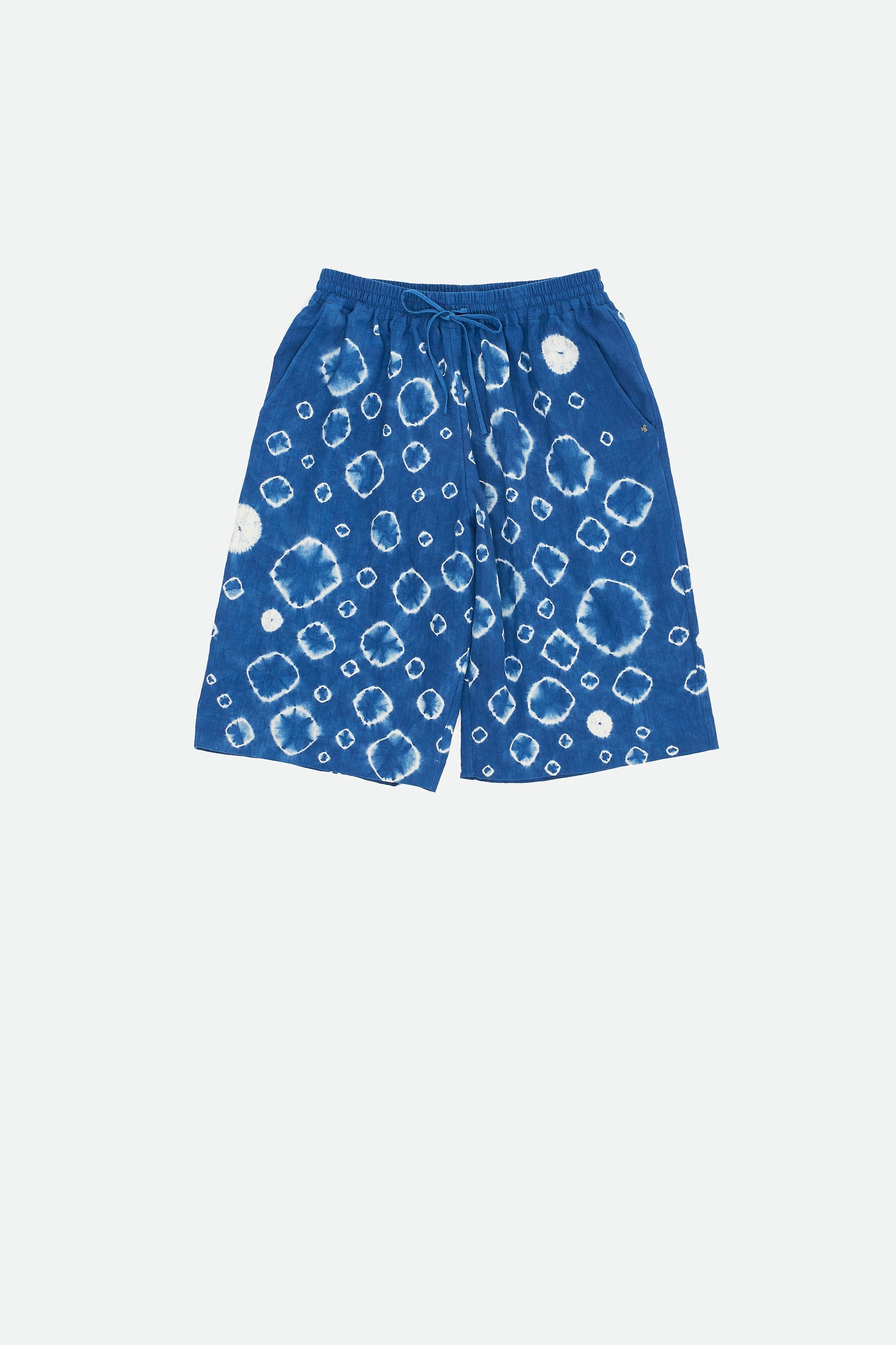 MEDIUM INDIGO RELAXED ORGANIC COTTON SHORTS SPECKLED WITH SHIBORI PATTERN