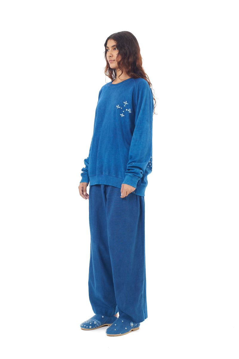 INDIGO DYED ORGANIC COTTON SWEATSHIRT CRAFTED WITH BANDHANI