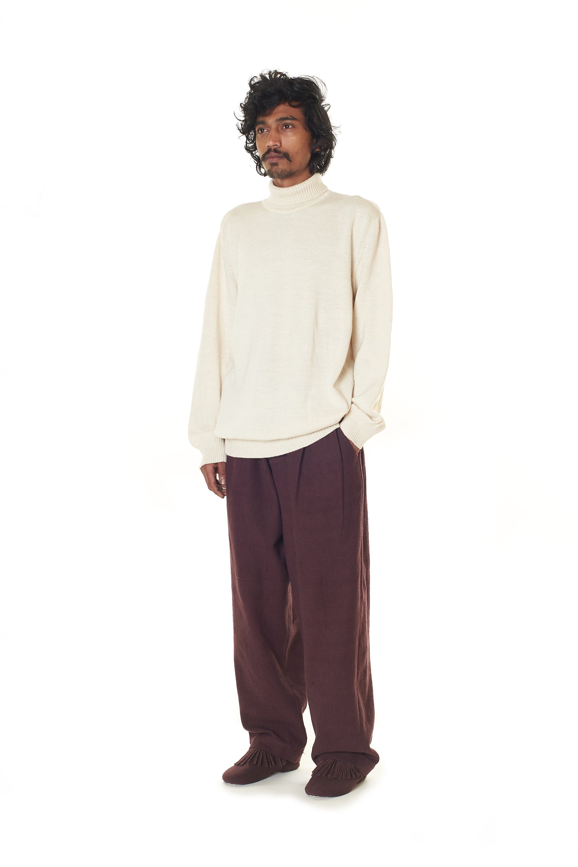 UNDYED TURTLENECK SWEATER