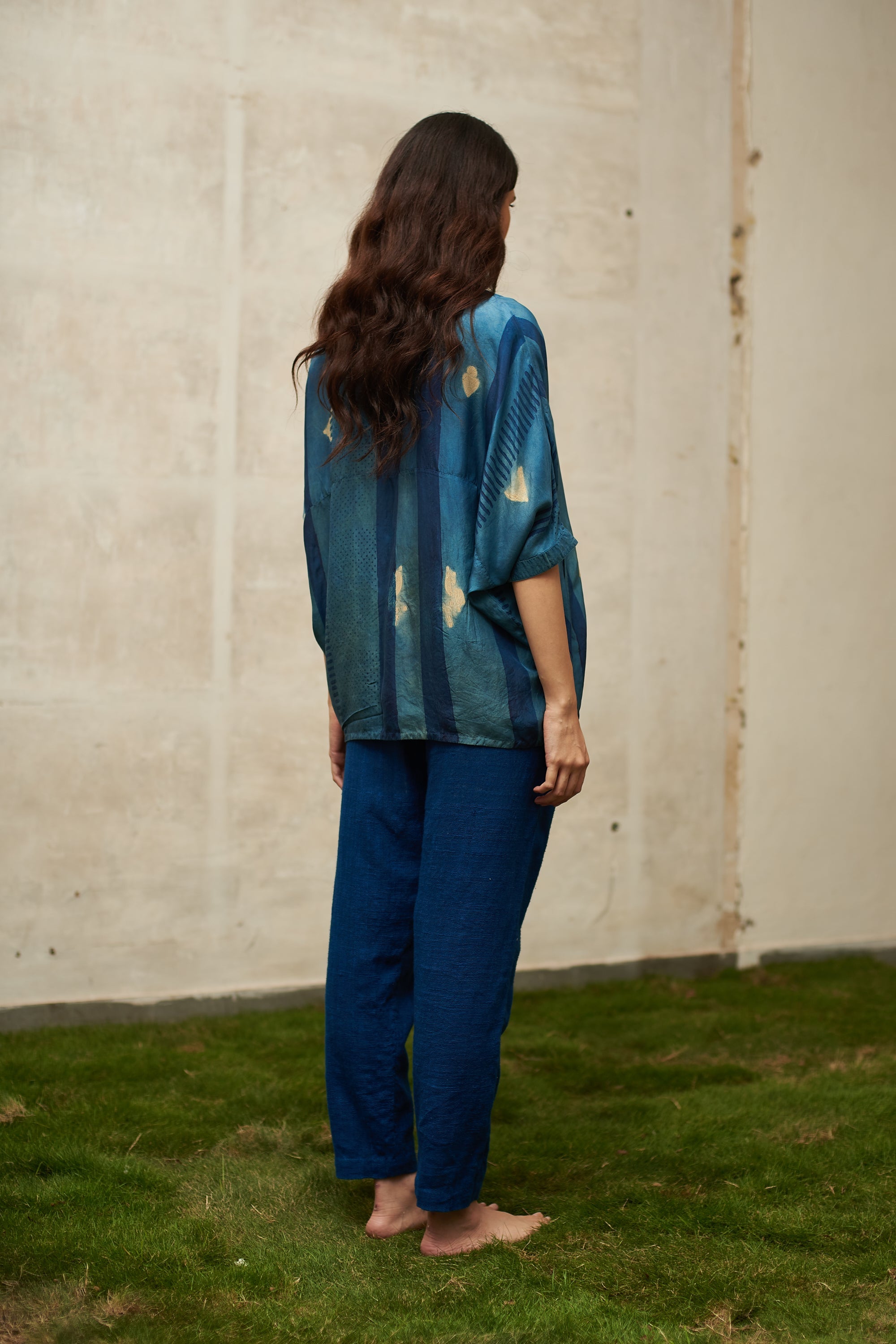 MEDIUM INDIGO SILK SHIBORI UNISEX SHIRT