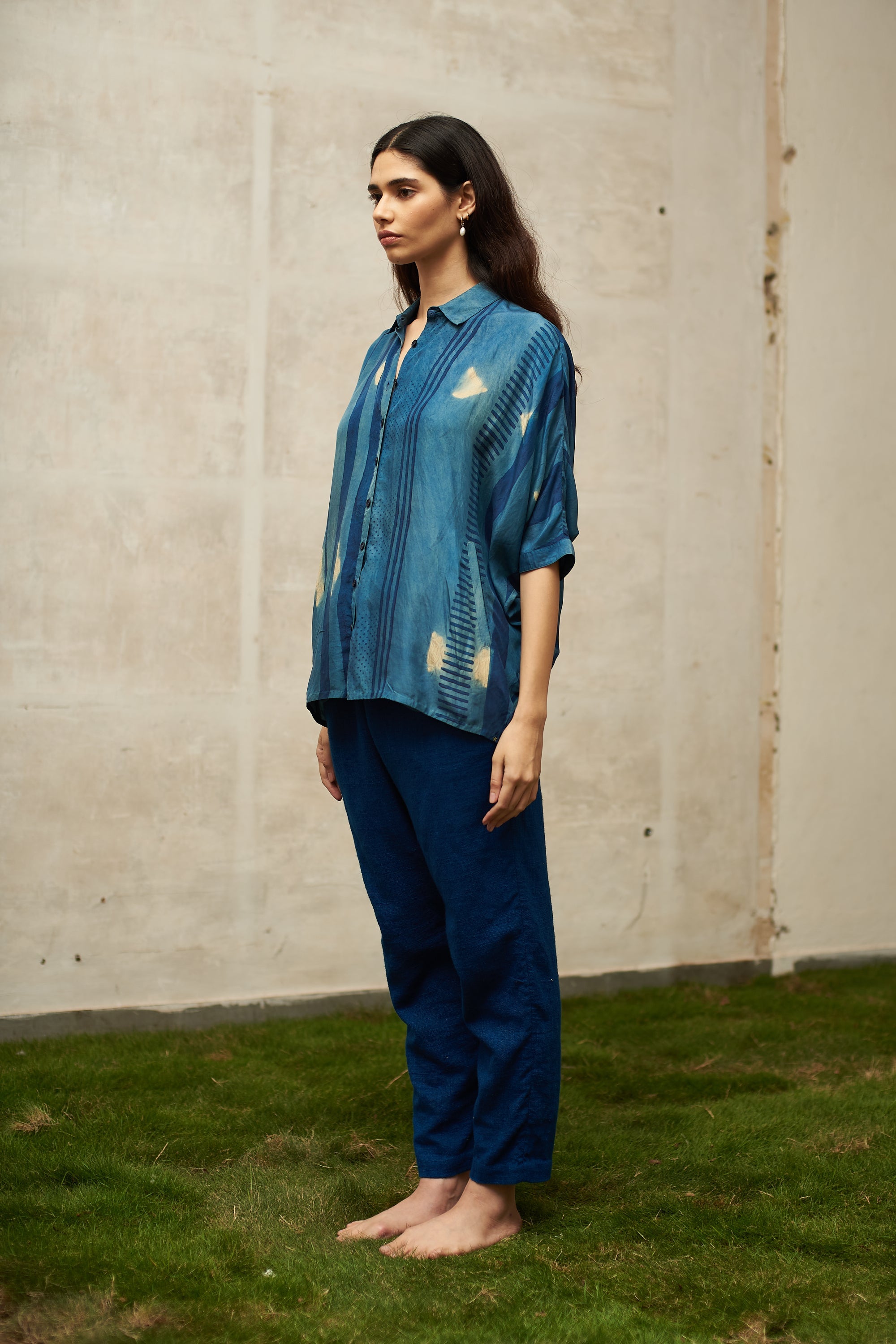 MEDIUM INDIGO SILK SHIBORI UNISEX SHIRT