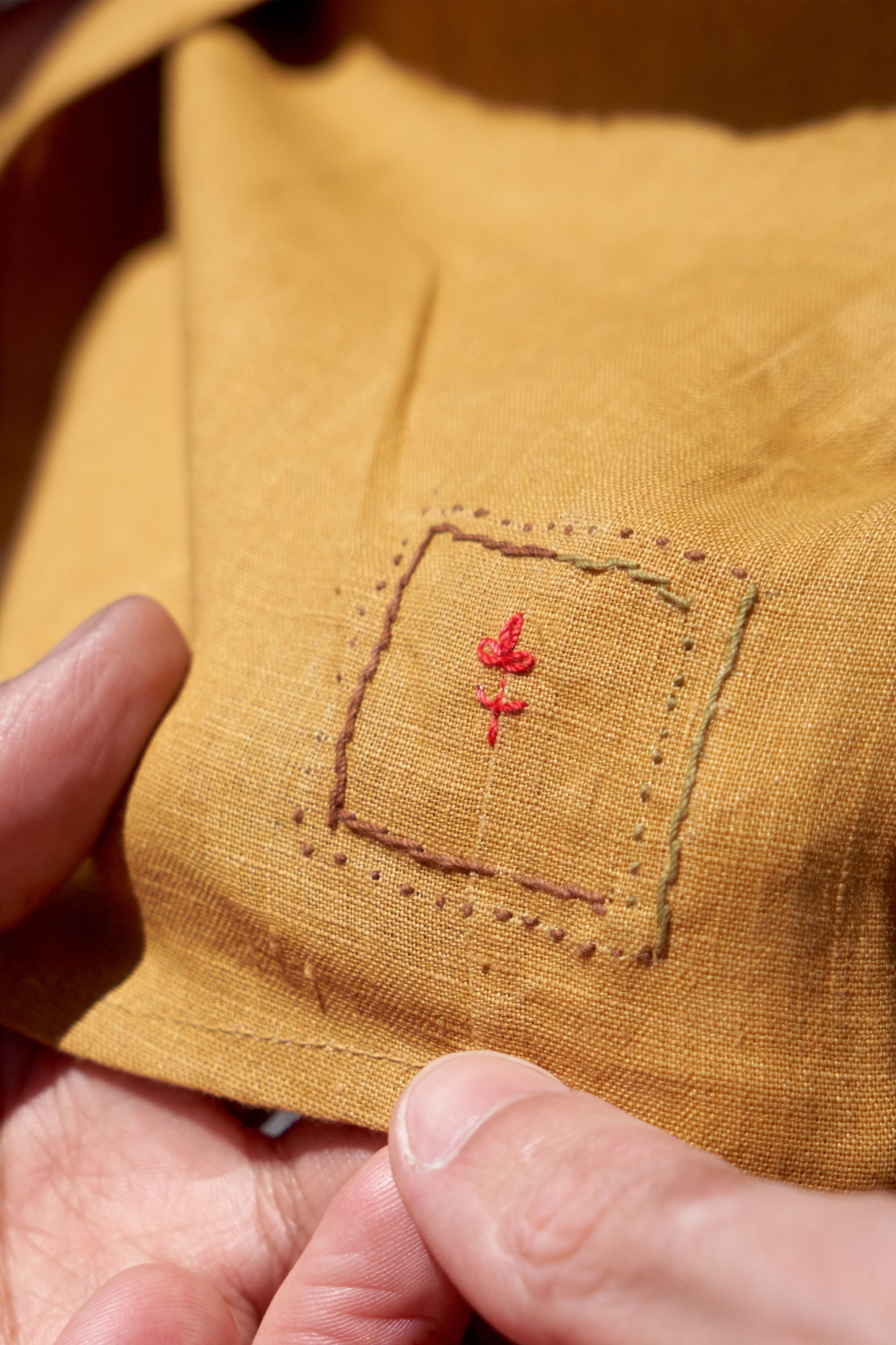 RELAXED FIT LINEN SHIRT IN MUSTARD YELLOW